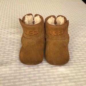 Infants Brown UGG booties size 2/3
